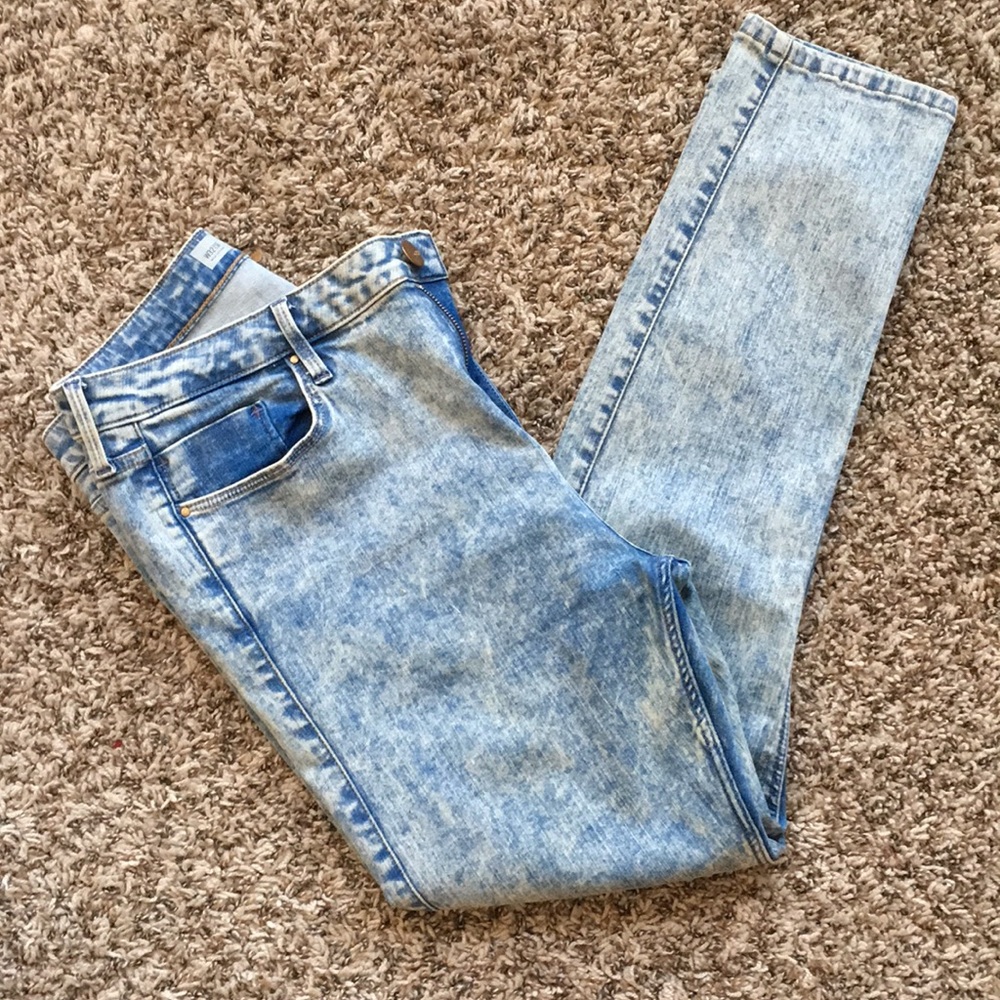 SOLD!! TOPSHOP | Moto Acid Wash Jeans EUC!!
